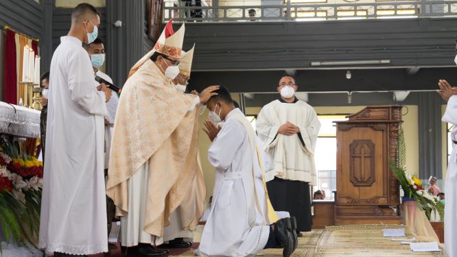 tumpangan tangan dan doa tahbisan--_1